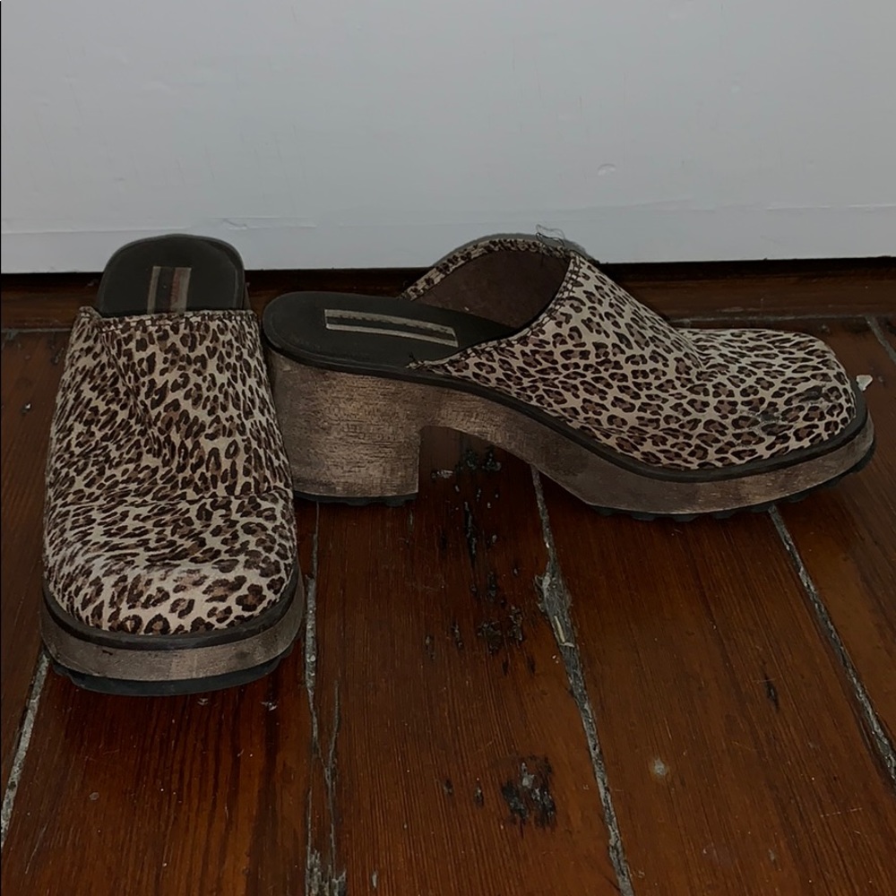 90s/Y2K Leopard Print Clogs